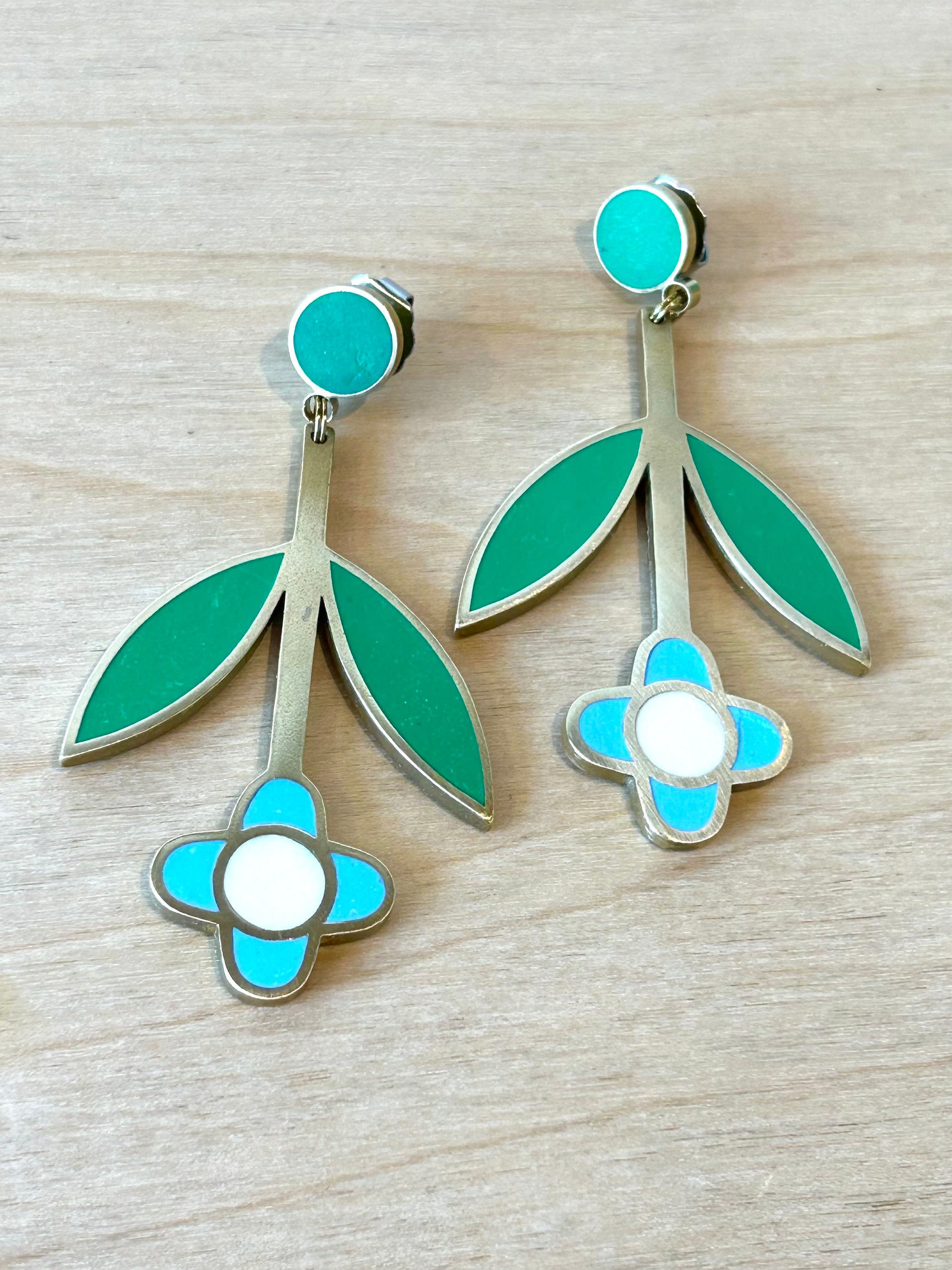 Flower post earrings