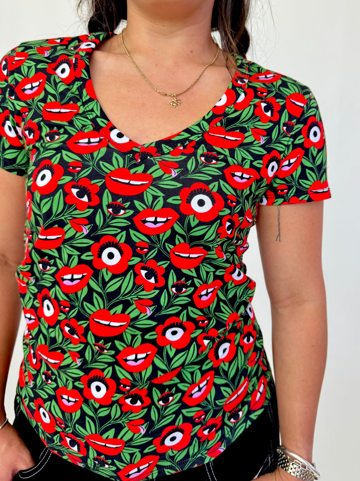 V-Neck Poison Ivy