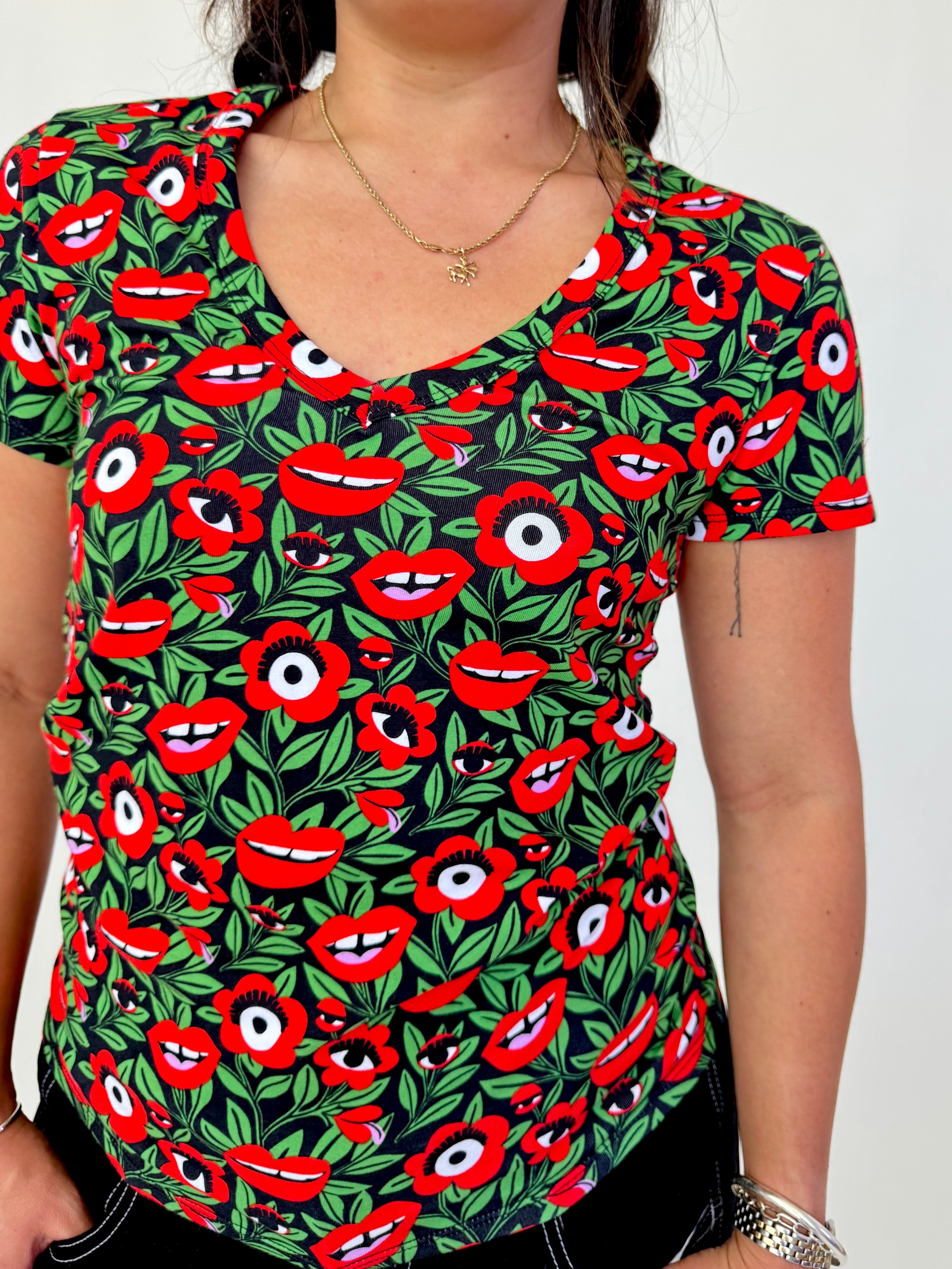 V-Neck Poison Ivy