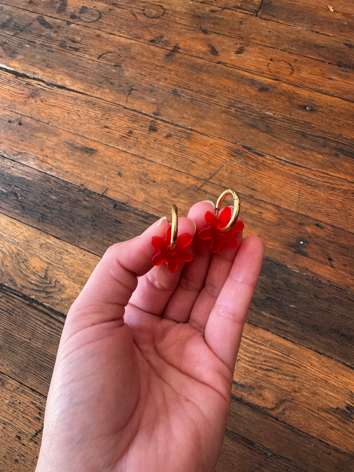 Daisy Hoops - Frost Red