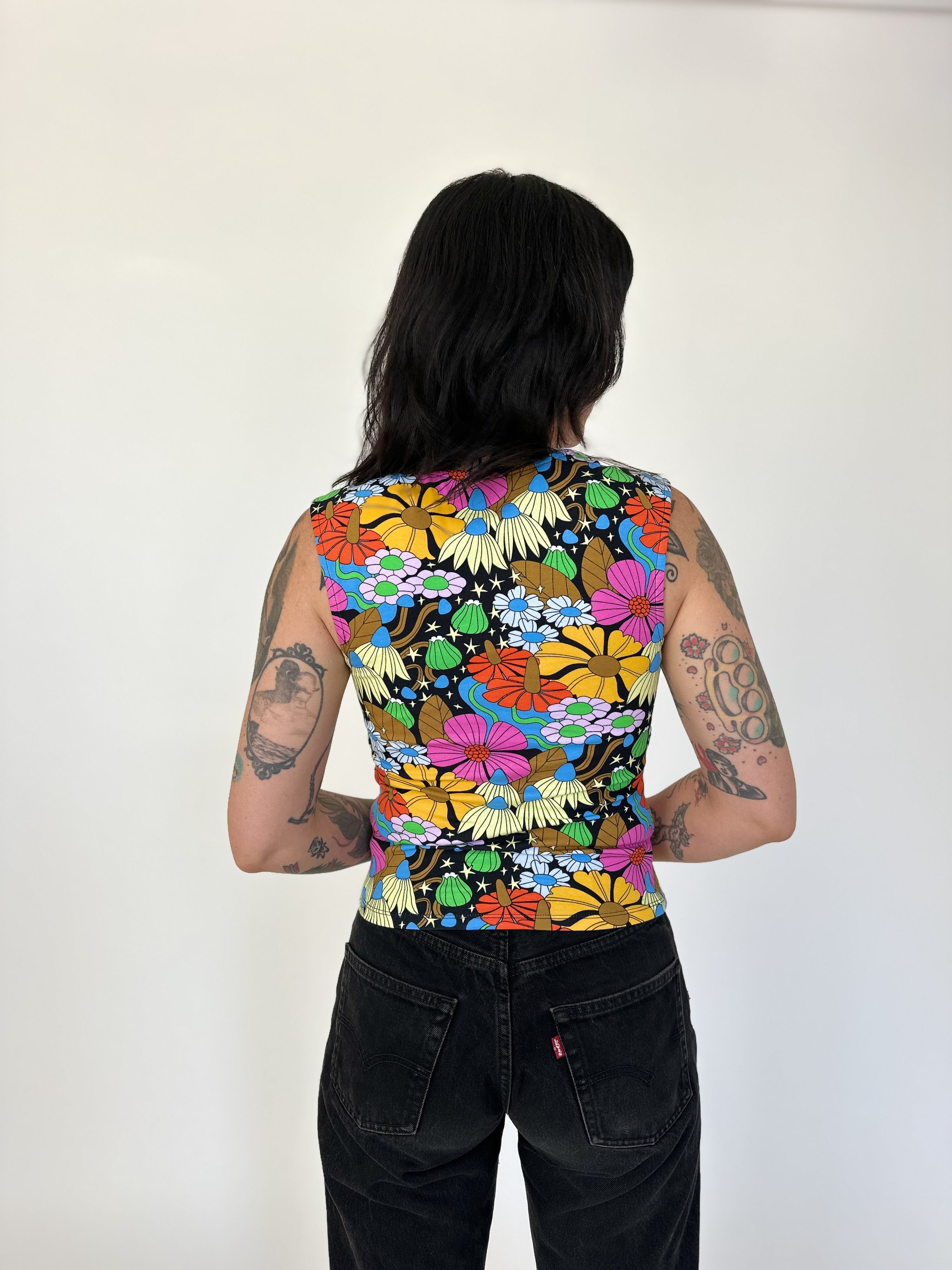 Scoop Top Cosmic Floral