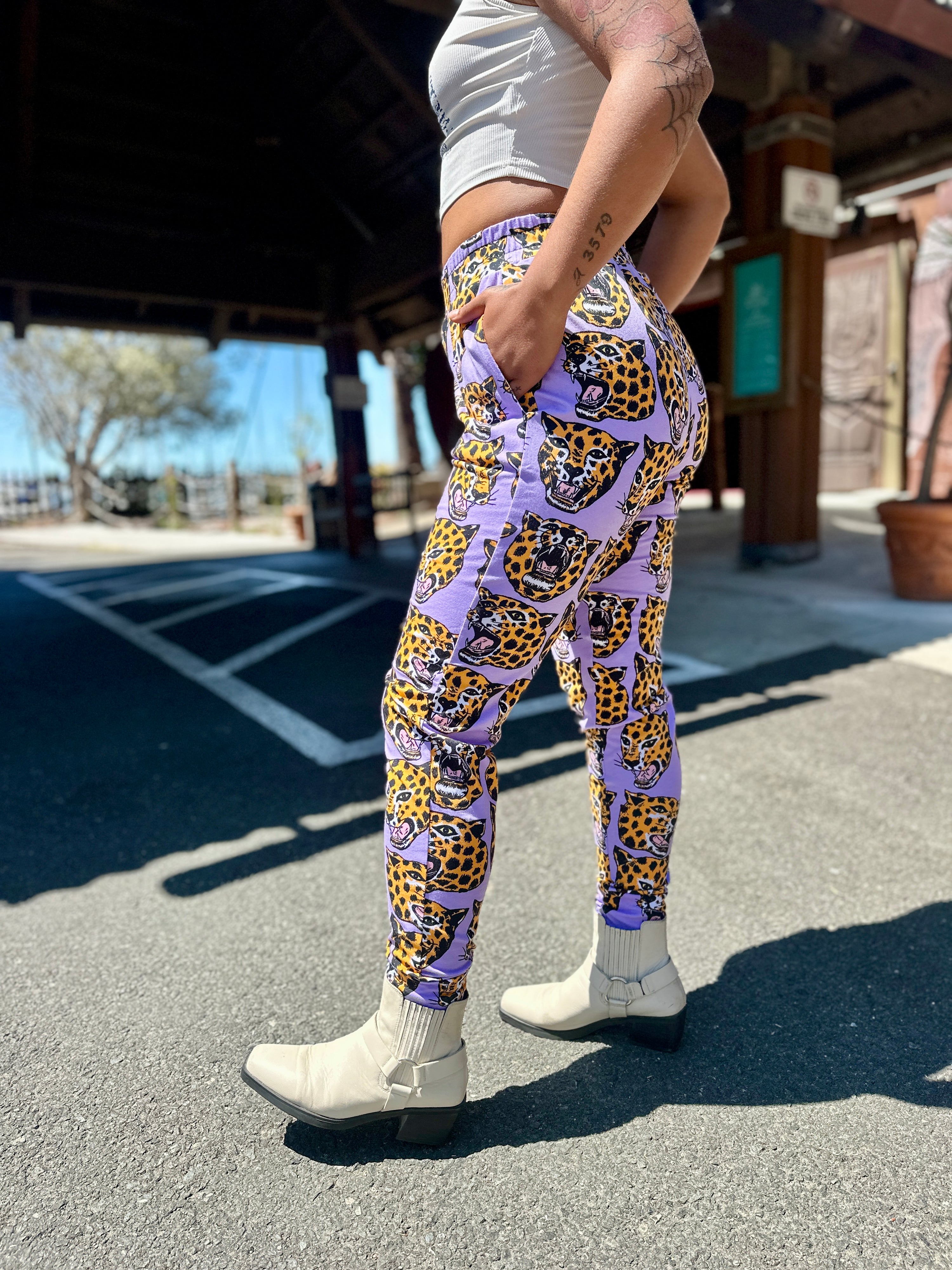 Jogger Cheetah Head