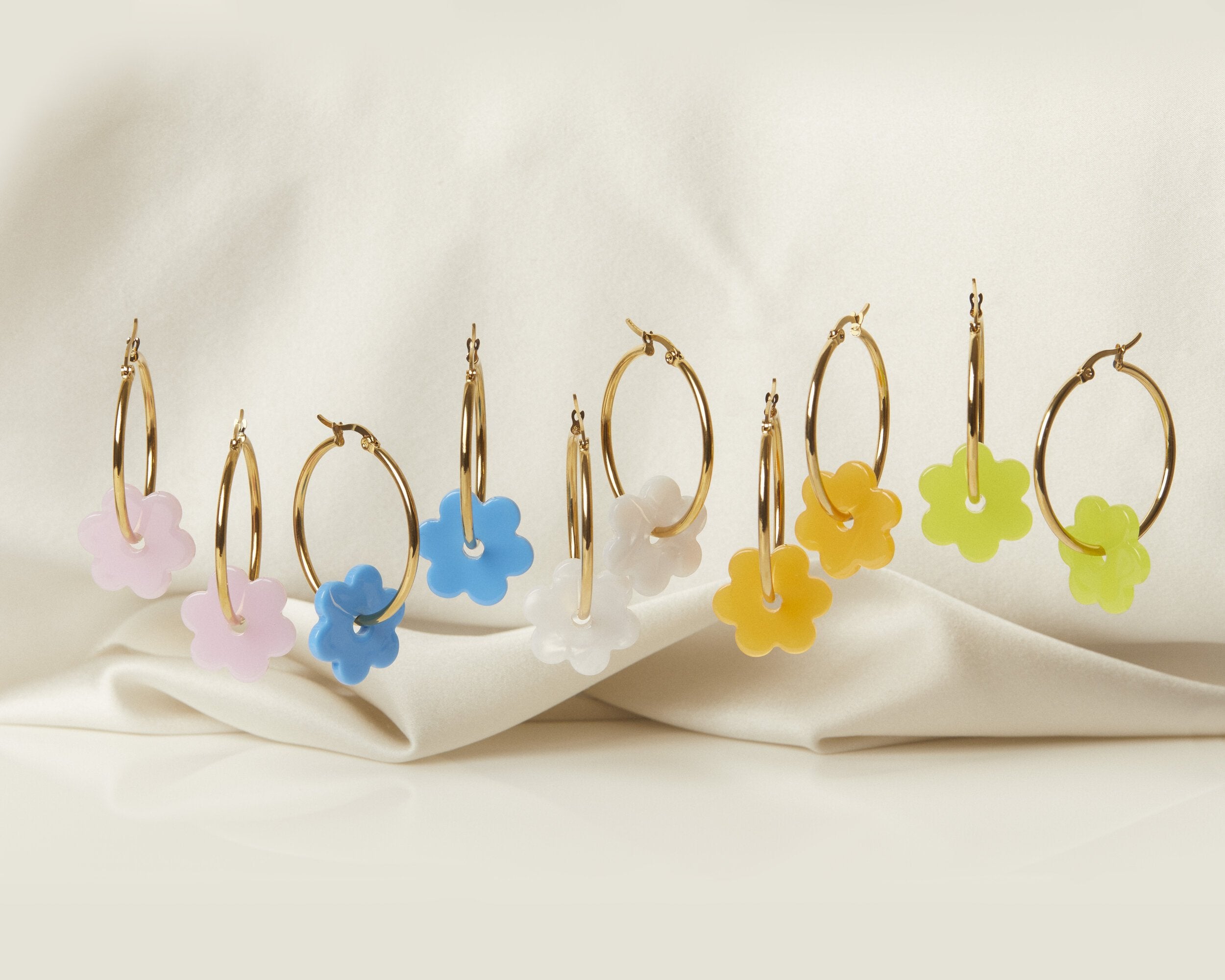 Small Daisy Hoop - Lilac